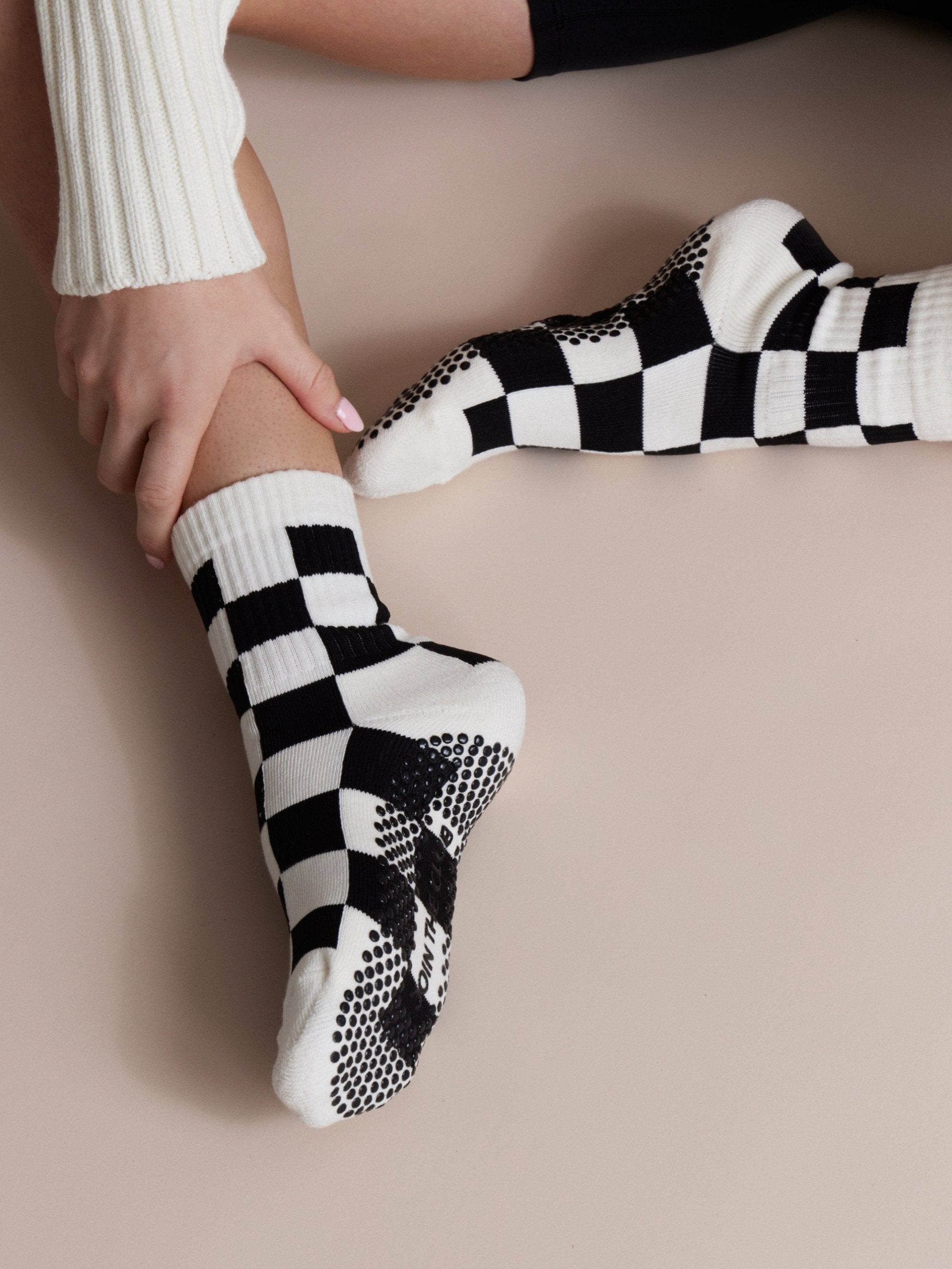 Checkered Crew Pilates Grip Sock - Black